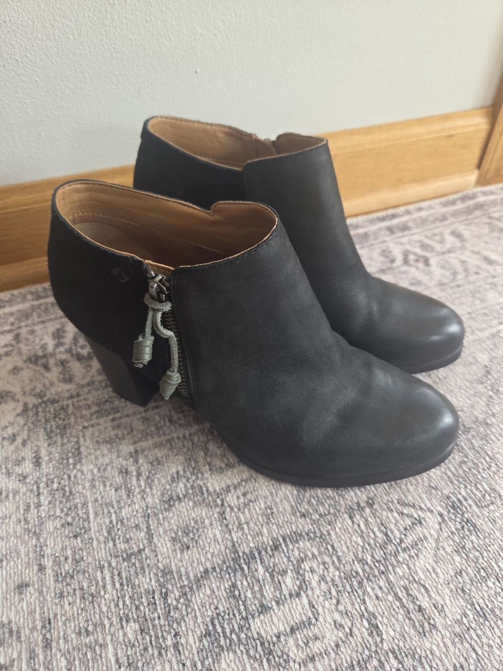 Sperry Black Leather Ankle Heeled Booties